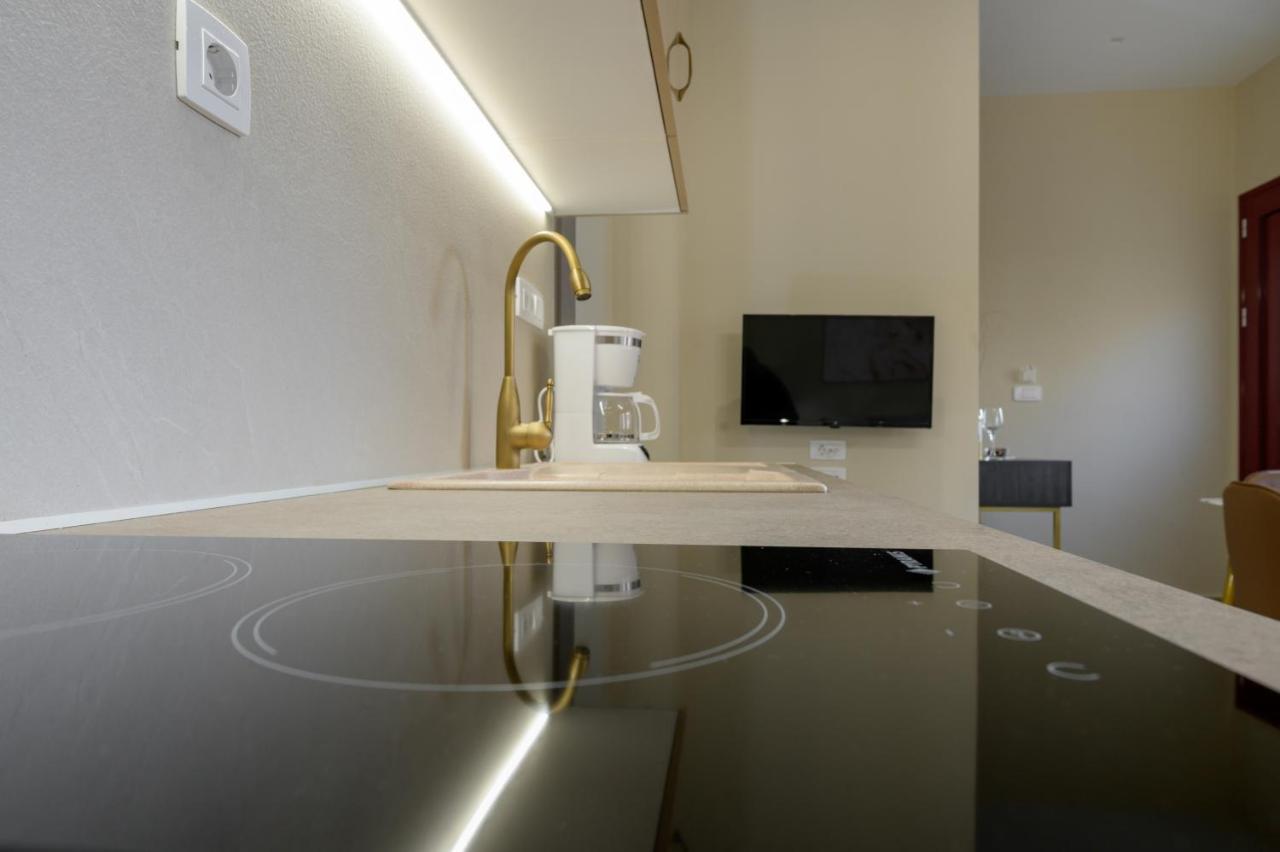 Nikola'S & Joanna'S Apartments 阿尔戈斯托利翁 外观 照片